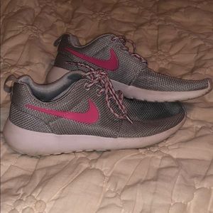 Gray and pink Nike tennis shoes